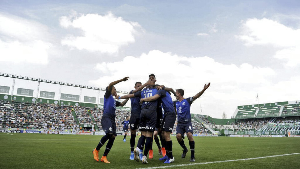 Superliga Talleres Le Gano A Banfield En El Debut De Falcioni El Elenco Cordobes Es Uno De Los Escoltas Del Torneo Pagina12
