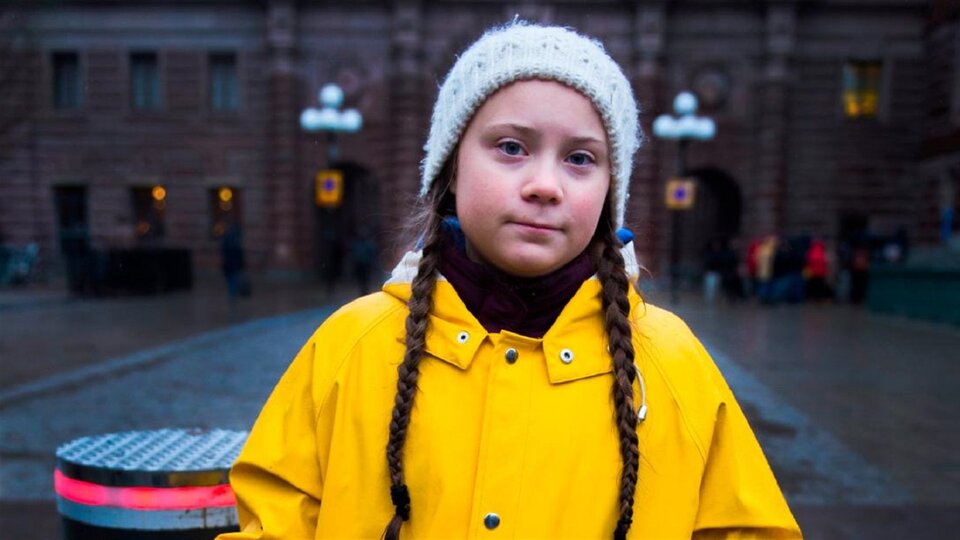 Greta Thunberg aclara que la responsabilidad de los adolescentes “es exigir soluciones, no proveerlas”.
