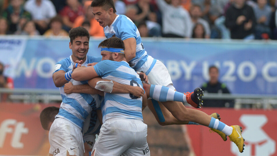 Festejo de Los Pumitas tras conseguir el pasaje a las semifinales.