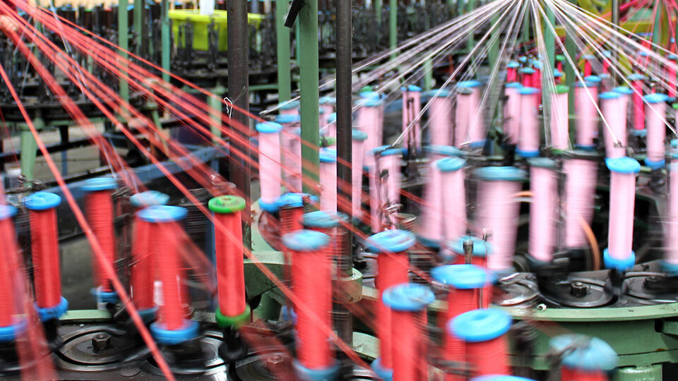 El derrumbe del sector textil en la economía macrista