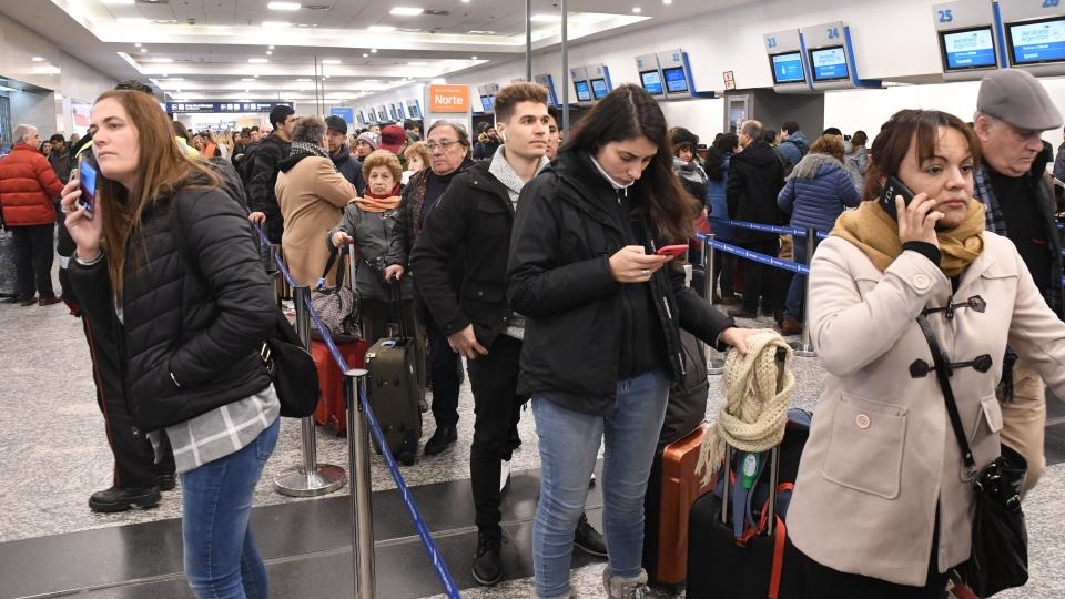 Demoras en Aeroparque y Ezeiza