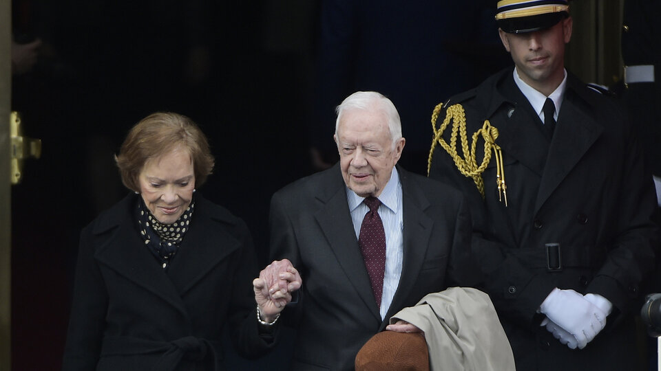 Jimmy Carter se recupera de una cirugía cerebral