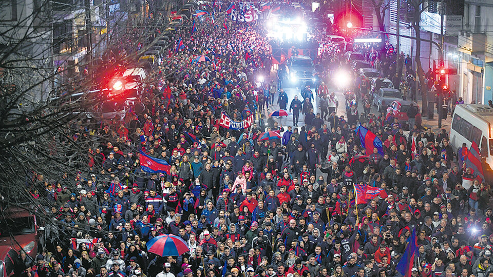 Resultado de imagen para LA GRAN FIESTA DEL CUERVO AZULGRANA DE VOLVER A CASA