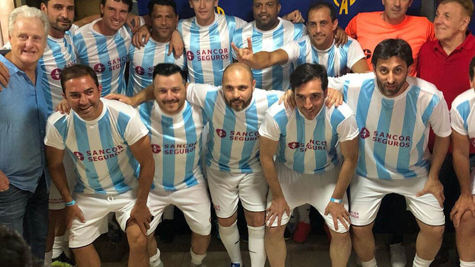 El Polaco Bastía dijo adiós acompañado de Milito, Mostaza Merlo y Cavenaghi