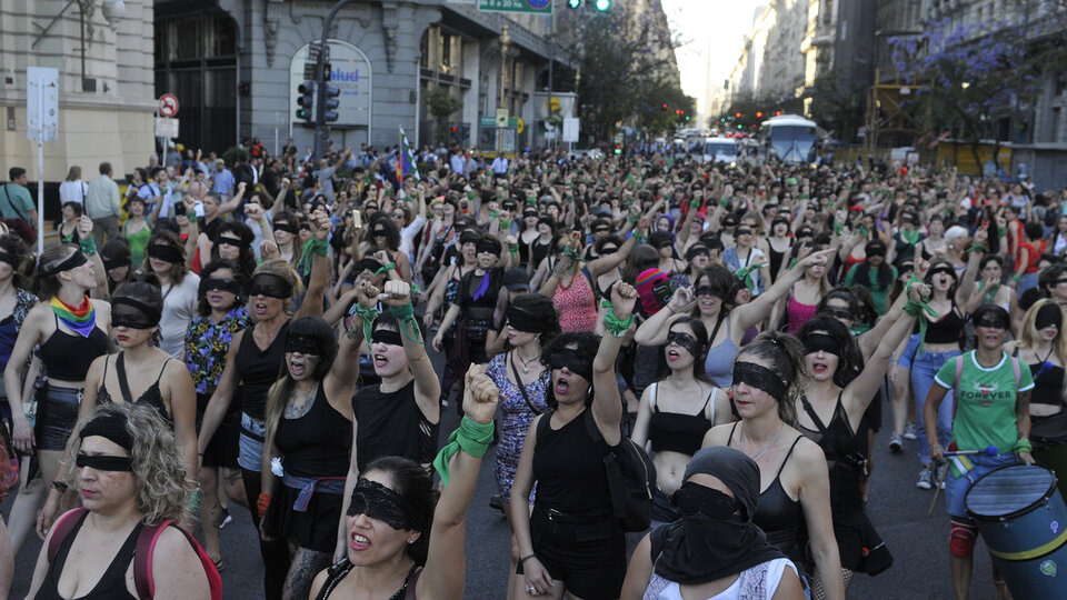 Marcha feminista a la chilena