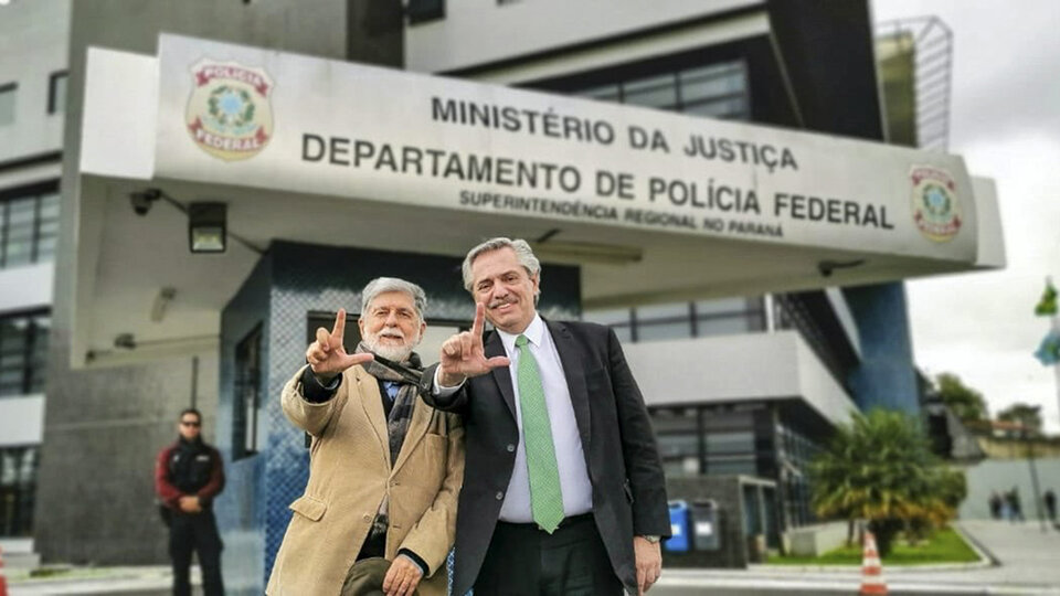 El ex ministro Celso Amorim y Alberto FernÃ¡ndez en la prisiÃ³n de Lula.