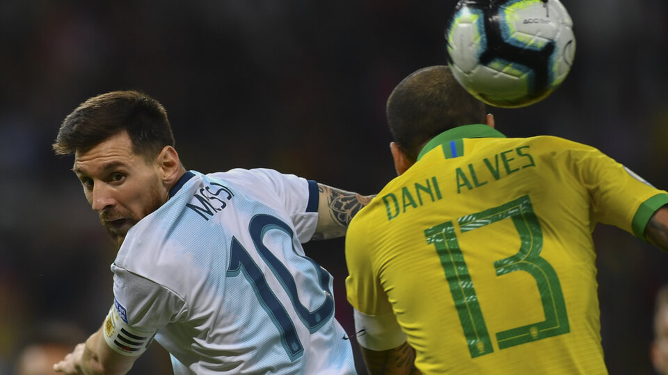 Dani Alves criticó a Messi: "Fue irrespetuoso con Brasil" | Por las quejas  del argentino sobre los arbitrajes en la Copa América | Página|12