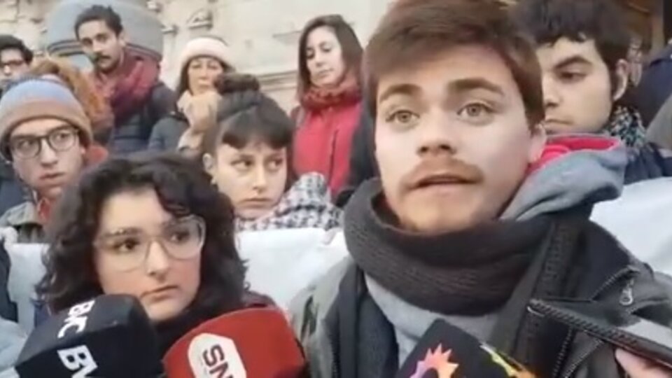 Los jóvenes detenidos en BahÃa Blanca durante una protesta denunciaron que fueron golpeados por los policÃas, que abusaron de uno de ellos.