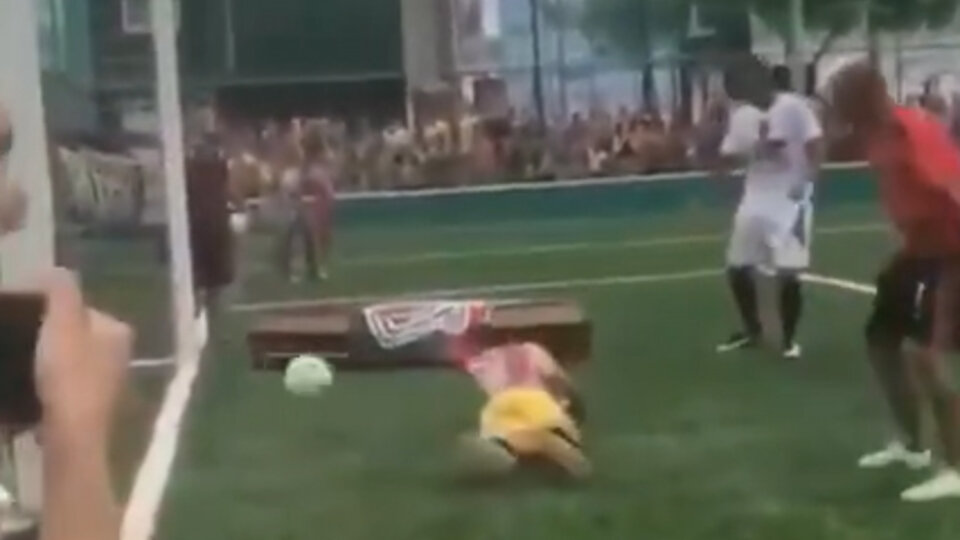 Brasil: lo mató la policía y sus amigos lo homenajearon con un gol post mortem