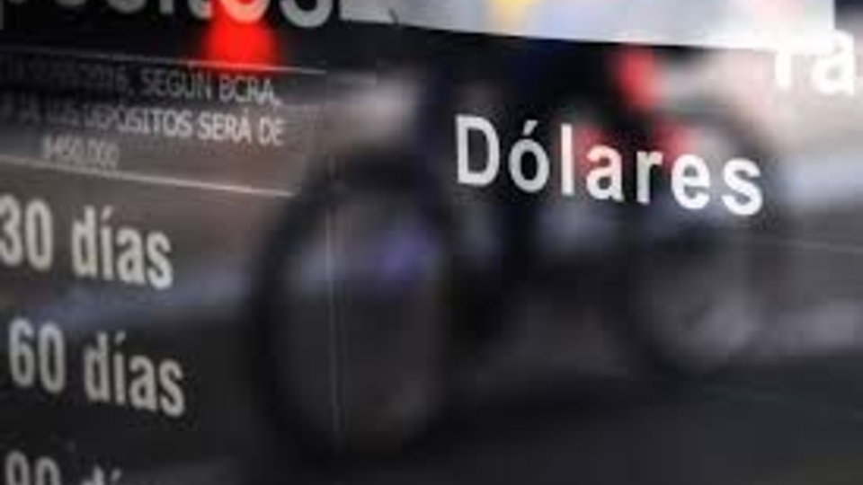 El tipo de cambio con el recargo del 30 por ciento se posiciona en los 86,00 pesos.