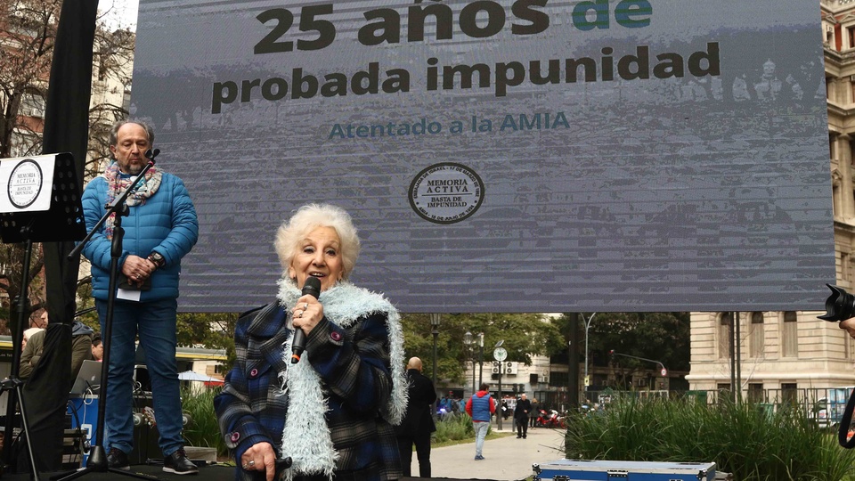 â€œArrastramos el dolor enorme de lo acontecido. Pero no nos han derrotado&amp;quot;, dijo Estela de Carlotto.