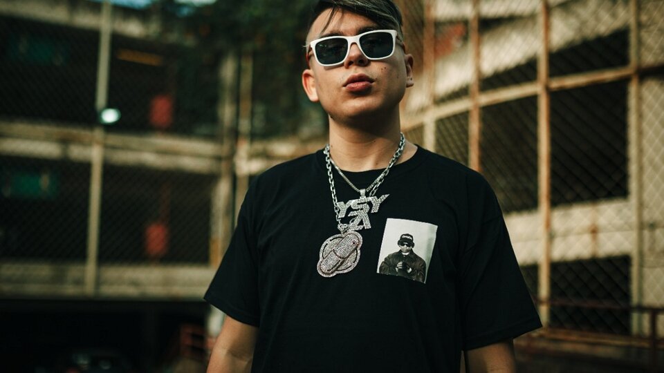 "Lavate los dientes y salí a hacer lo que tenés que hacer", dice Alejo Acosta, que desde los 13 activa en la cultura hip hop.