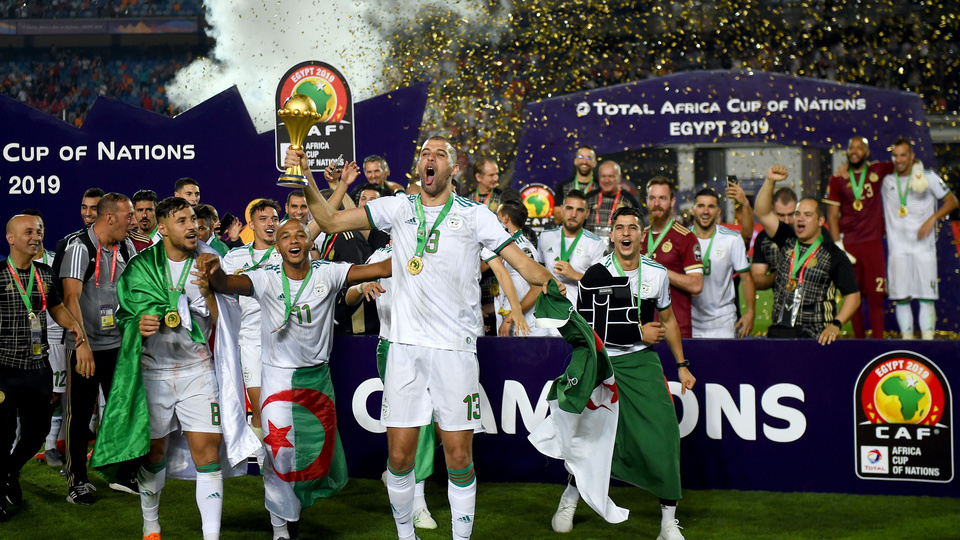 El festejo de los argelinos luego de coronarse como campeones.