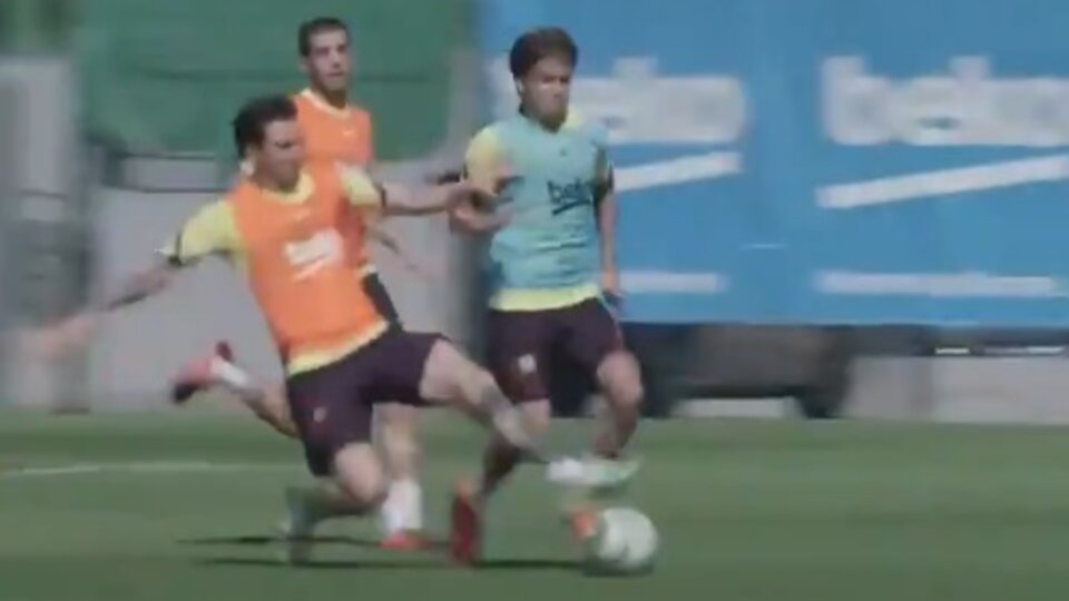 Un Messi motivado: Fue al piso, raspó, recuperó y metió un golazo