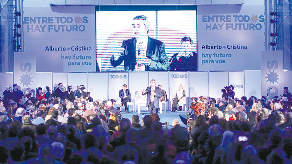 Alberto FernÃ¡ndez fue el orador de cierre del encuentro con comerciantes y empresarios.