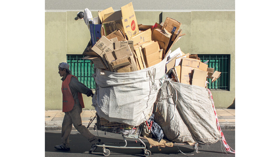 En pocos días más se autorizará a los cartoneros para que retiren residuos reciclabes de supermercados de la Ciudad.