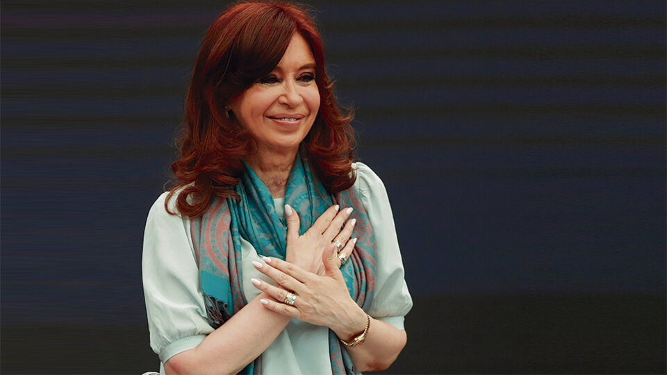 Cristina Kirchner lanzó una amplia convocatoria para enfrentar la crisis económica.