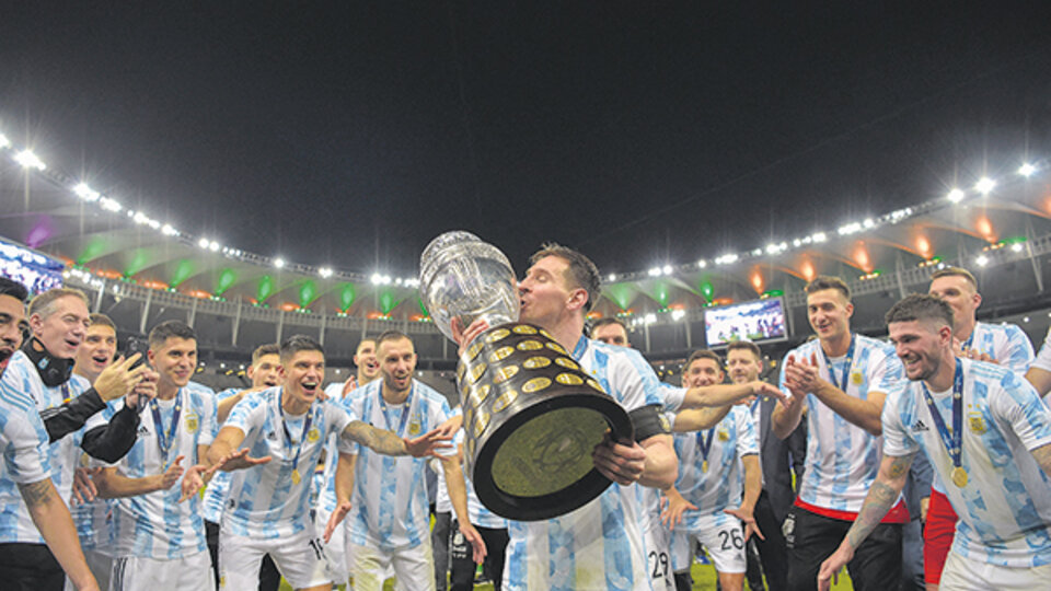 Di María y Messi celebran el gol del primero en el Maracaná