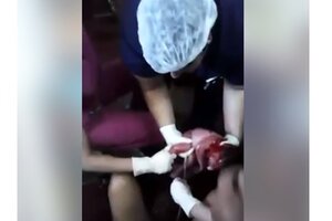 Una mujer parió en el piso de un hospital porteño (Fuente: Twitter)
