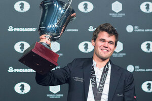 Magnus Carlsen, flamante campeón, se coronó por tercera vez consecutiva. (Fuente: AFP)