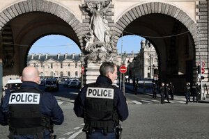Ataque y disparos en un ingreso al Louvre (Fuente: AFP)