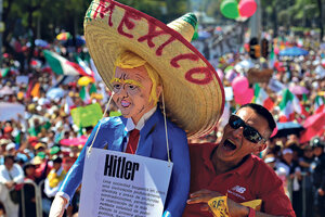 Entre el odio a Trump y la crítica a Peña Nieto (Fuente: AFP)