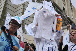 Los maestros marchan, Macri se va a Jujuy (Fuente: Télam)