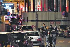  Atacan a tres policías en los Champs Elysées (Fuente: AFP)