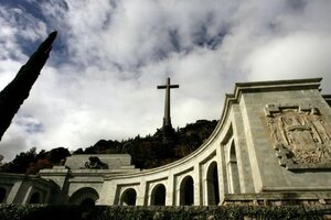 El Parlamento español "propuso" al gobierno trasladar los restos de Franco (Fuente: AFP)