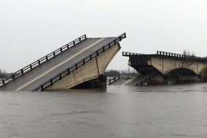 Un puente bajo el agua (Fuente: Télam)