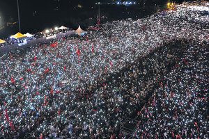 Una marea humana condena el golpe (Fuente: AFP)