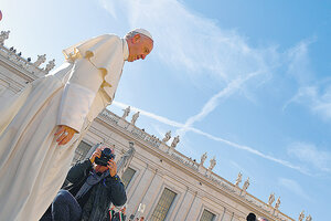 El pañuelo de las Madres en el Vaticano