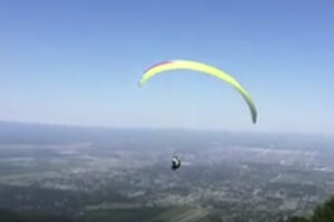 El video del despegue de la joven que cayó del parapente