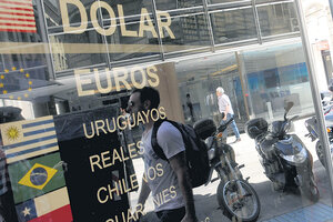 Con el calor, el dólar se pone cada vez más caliente (Fuente: Jorge Larrosa)