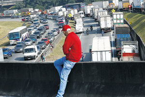Disminuyen los bloqueos, la crisis sigue (Fuente: AFP)