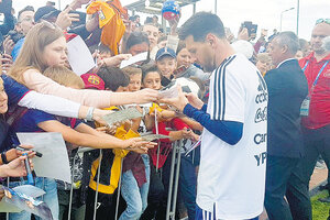 Messi, la máxima atracción en la práctica abierta (Fuente: NA)
