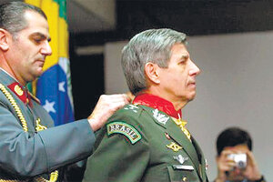 Un gabinete brasileño color verde militar