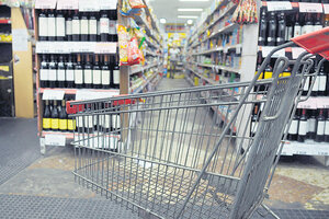Supermercados y shoppings en la hora más difícil