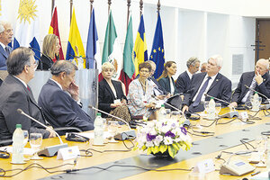 Tabaré Vázquez y Federica Mogherini encabezaron el encuentro de ayer de cancilleres en Montevideo. (Fuente: AFP)