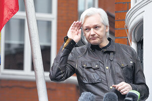 Assange acusó a la embajada de instalar inhibidores de frecuencia para aislarlo del exterior. (Fuente: AFP)