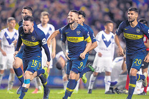 Con suspenso, Boca dejó atrás a Vélez y sigue (Fuente: Télam)