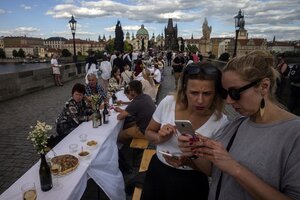 República Checa celebró “el fin de la crisis” del coronavirus con una cena masiva (Fuente: AFP)