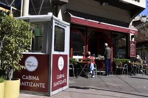 Coronavirus: bares y restaurantes porteños vuelven a la actividad con mesas al aire libre (Fuente: Télam)