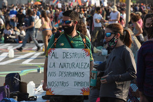 Marcha al puente Rosario-Victoria en defensa del humedal atacado (Fuente: Sebastián Granata)