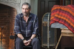 Timothy Dalton: "Doom Patrol es un patio de juegos para la actuación"