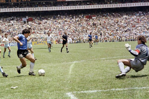 El Día del Futbolista recordará el segundo gol de Maradona a los ingleses (Fuente: AFP)