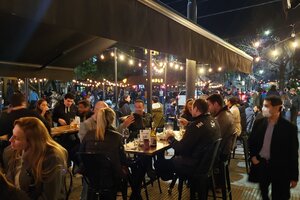 Las fotos y videos de la aglomeración en los bares porteños (Fuente: Twitter)