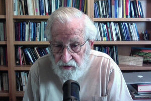 Noam Chomsky: "Hay que superar la plaga neoliberal"