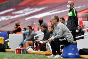 Partidazo entre el Leeds de Bielsa y el Liverpool de Klopp (Fuente: AFP)