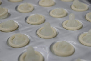 Vietnam: una fábrica limpiaba preservativos usados para revenderlos (Fuente: AFP)